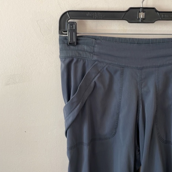 Lululemon Charcoal Cargo Crop Pants- Size 4 - Picture 2 of 8